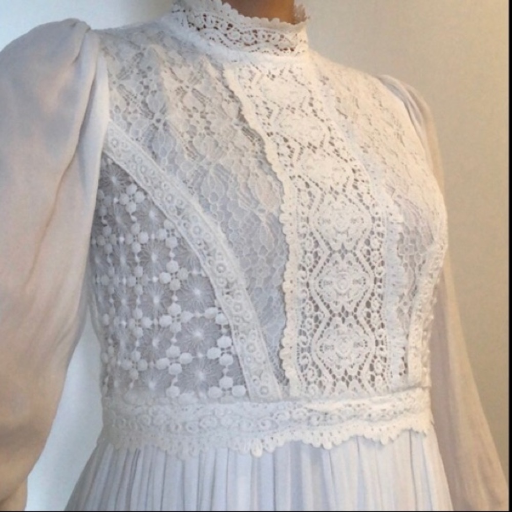 Dress w/White Lace